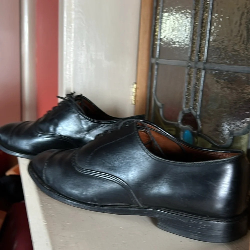 Allen Edmonds black Park Avenue leather oxfords. Size M 7.5